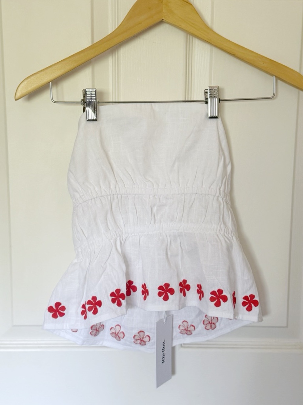 RHYTHM
Melia Floral Embroidered Strapless Top